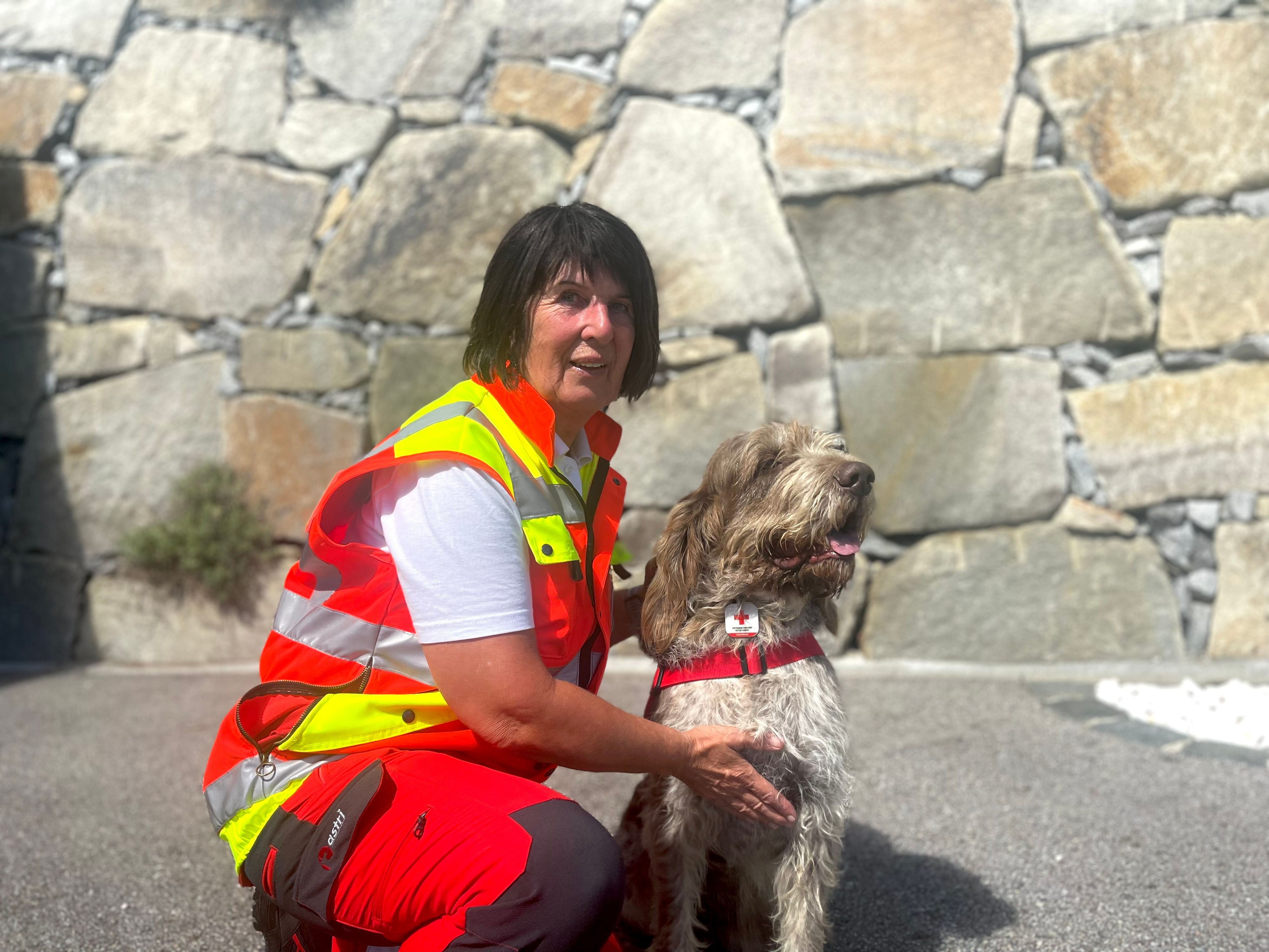 Kornelia Wurm mit Spürhund "Duka".