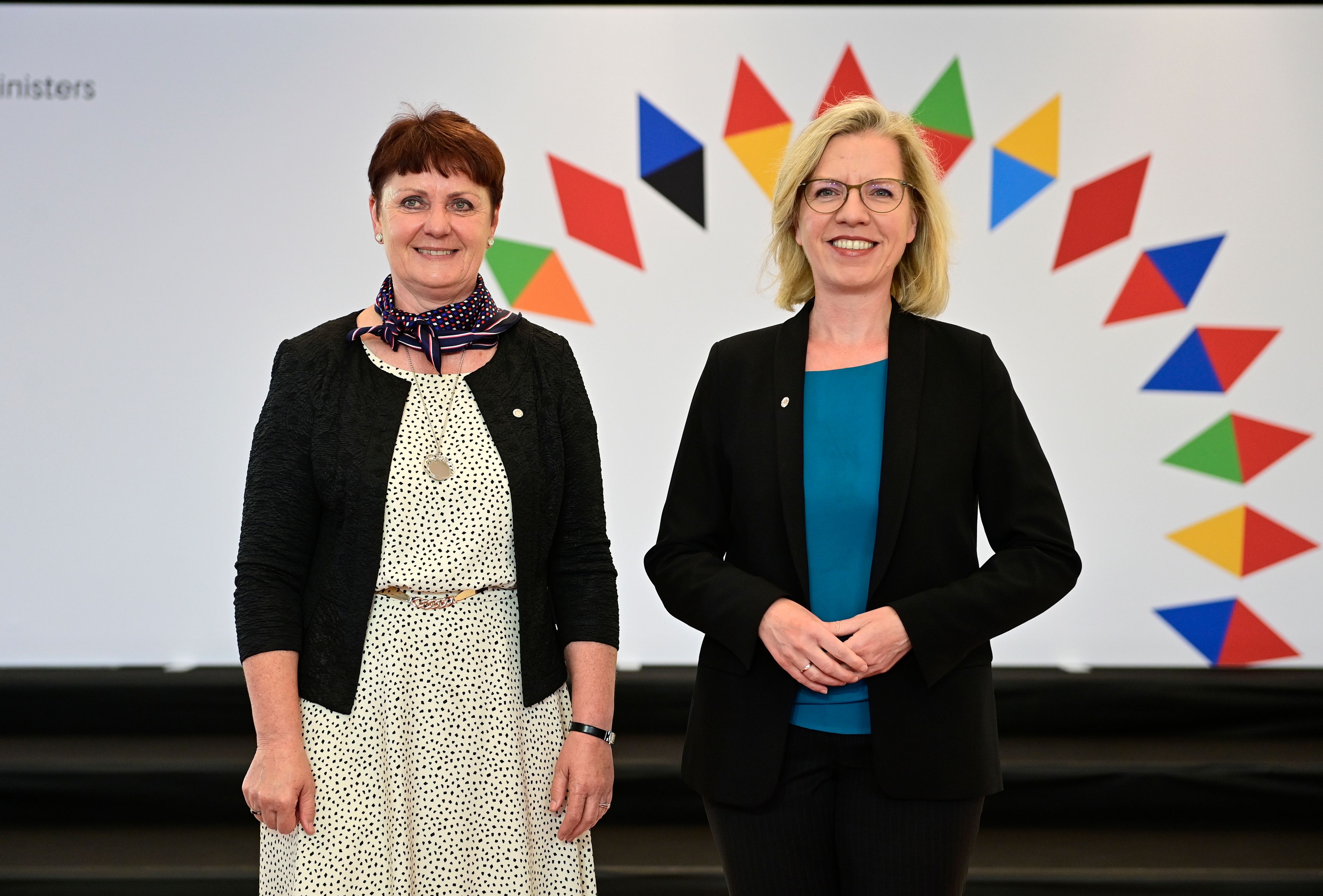 Tschechiens Umweltministerin Anna Hubackova und Leonore Gewessler am 13. Juli 2022.