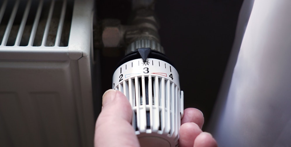 19 Grad und dann Heizverbot? Die FPÖ will dagegen vorgehen und fordert eine Volksbefragung.