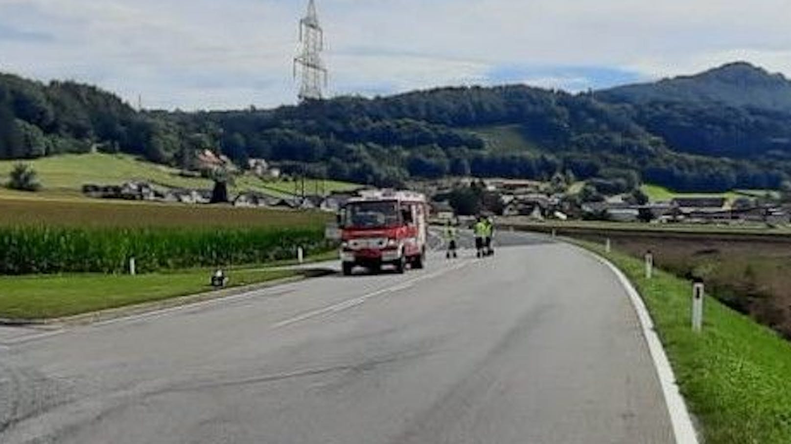 Bilder des Feuerwehr-Einsatzes nach einem tödlicher Verkehrsunfall in Preding am 14. Juli 2022.