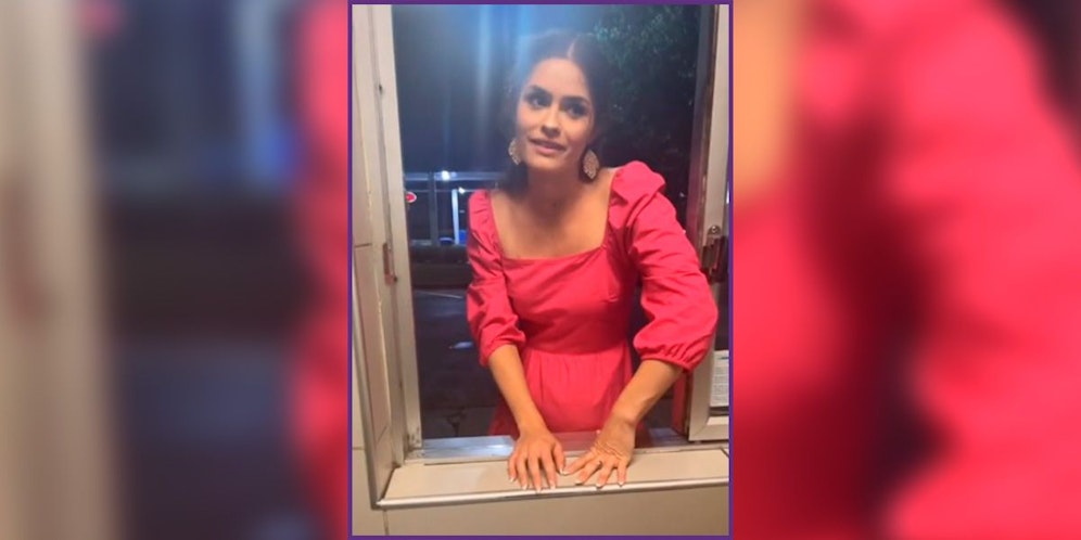 Das kleine Drive-Thru-Fenster hielt die Frau nicht auf.