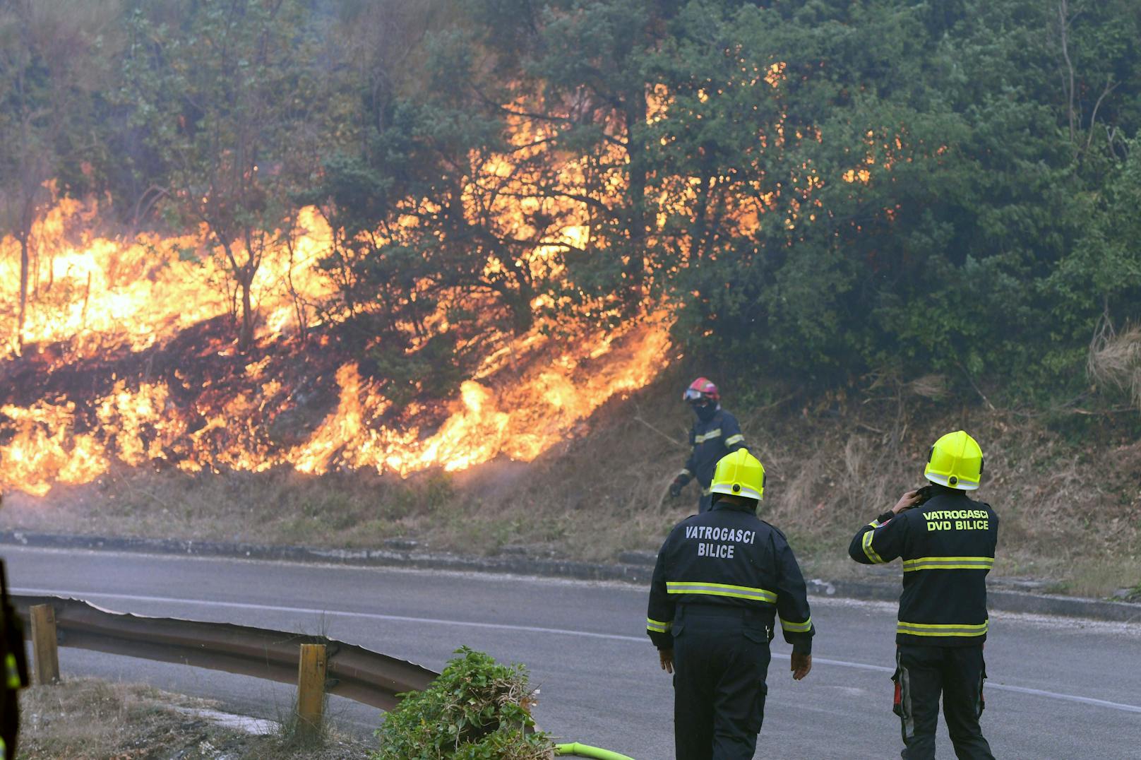Das Feuer in der Region Sibenik breitete sich in Zaton bei Vodice aus. 