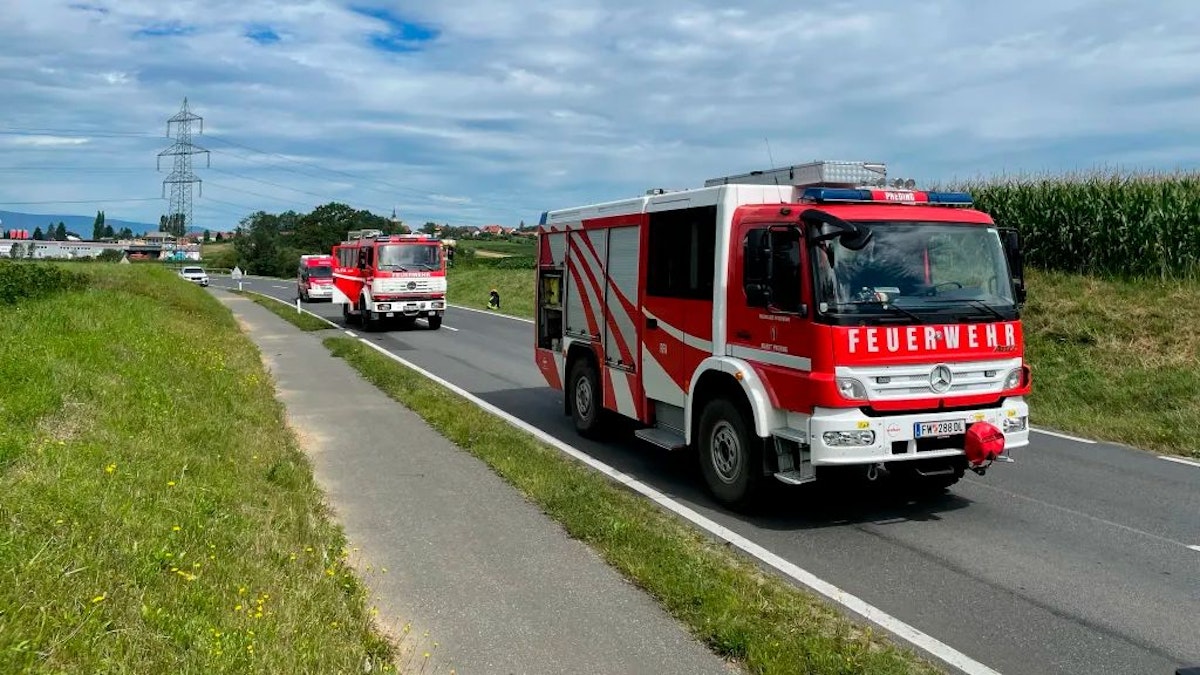 Bilder des Feuerwehr-Einsatzes nach einem tödlicher Verkehrsunfall in Preding am 14. Juli 2022.