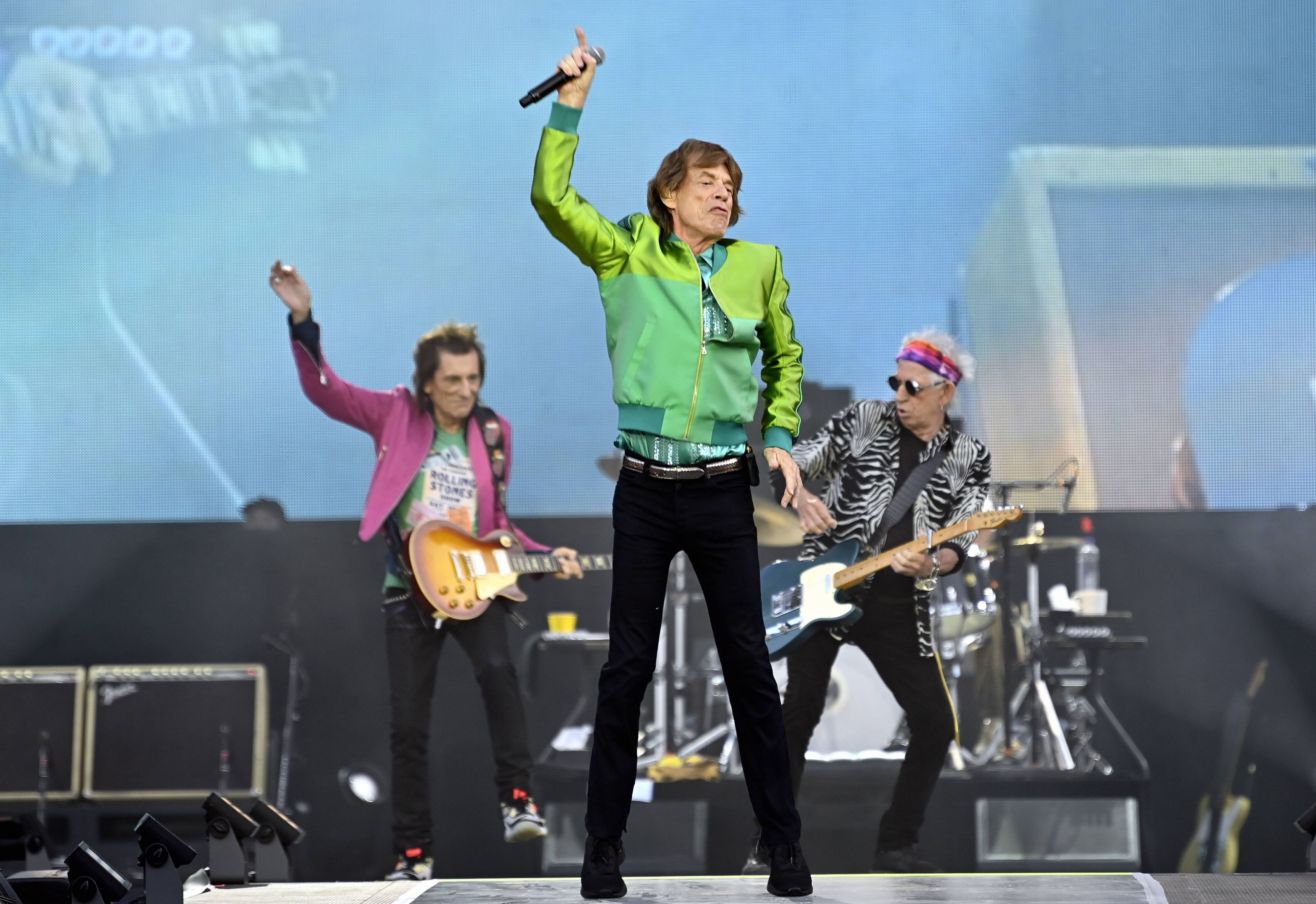  Rolling Stones guitar player Ronnie Wood, Rolling Stones singer Mick Jagger and Rolling Stones guitar player Keith Richards perform during a concert of British band The Rolling Stones as part of the Stones Sixty Europe 2022 tour, at the Koning Boudewijnstadion/ Stade Roi Baudouin, in Brussels, Monday 11 July 2022. PUBLICATIONxNOTxINxBELxFRAxNED ERICxLALMAND 37299892