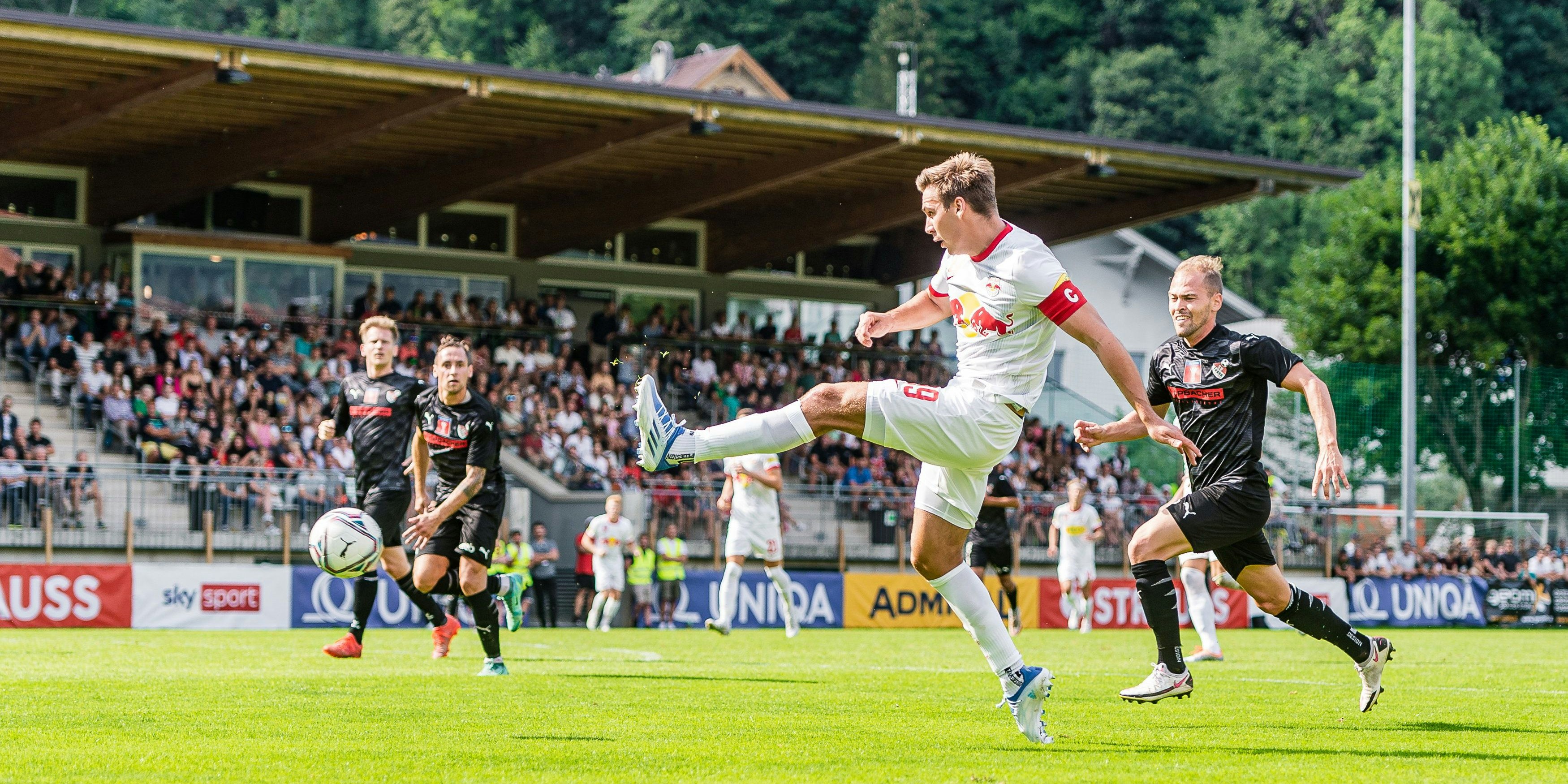 Nicht nur Maxi-Wöber-Querschläger, sondern auch das Flutlicht gefährdete die Zuseher im Zillertal.