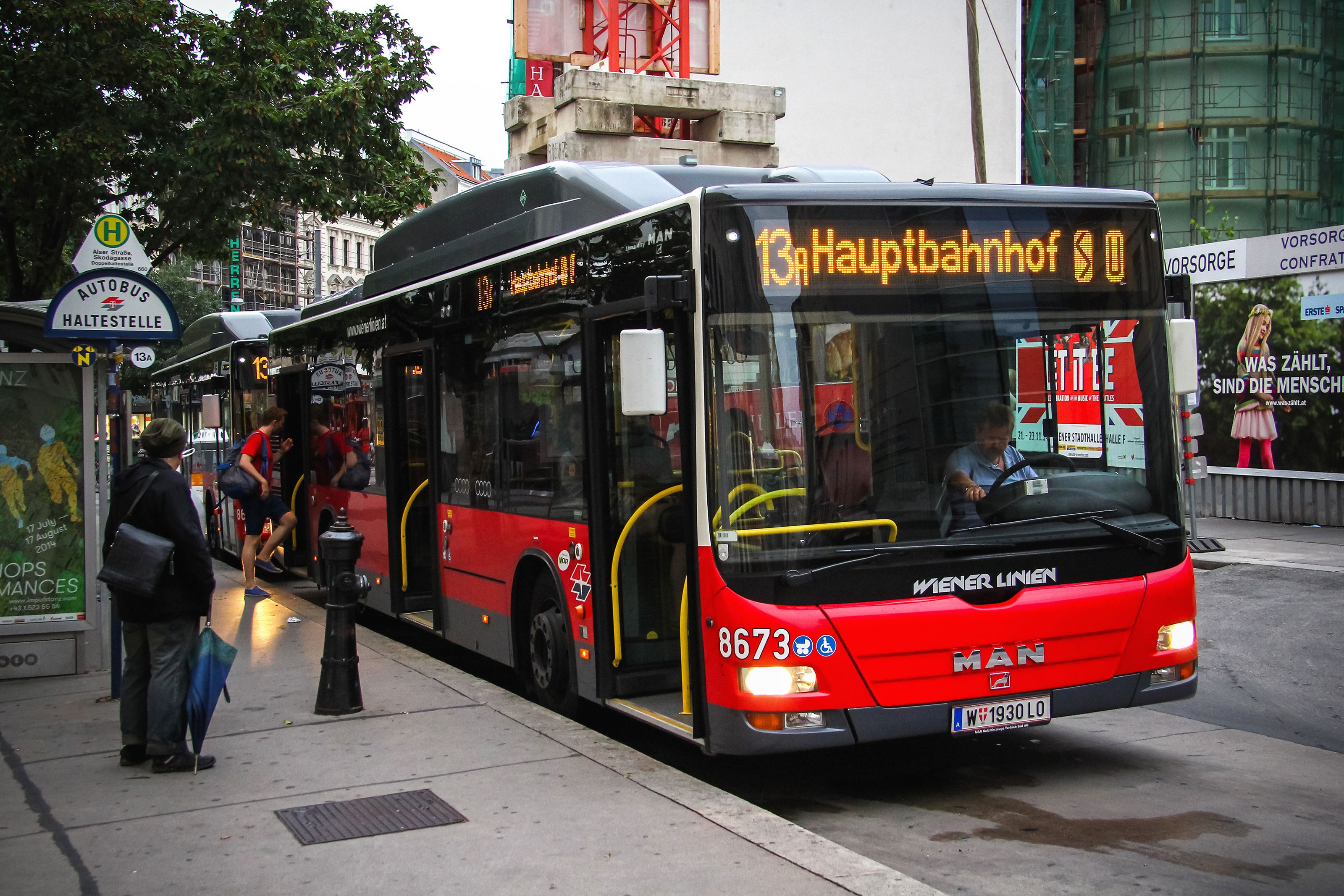 In der Haltestelle setzte sich der Streit sogar noch fort. Symbolbild. 