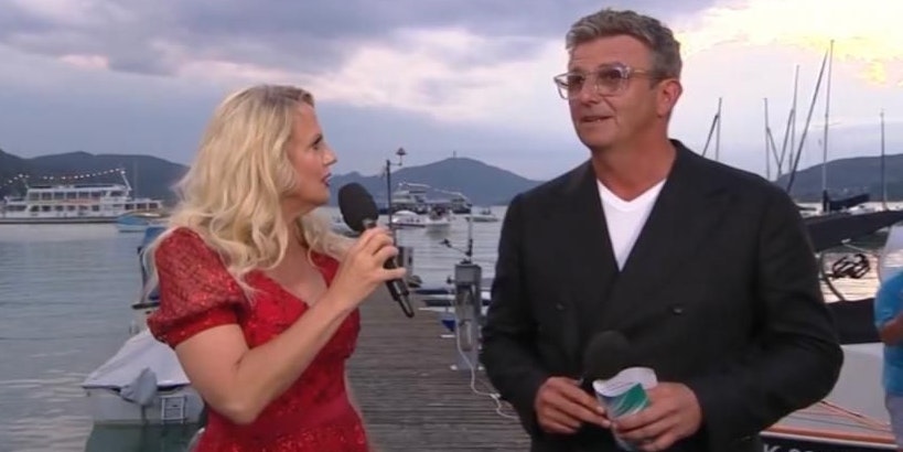 Barbara Schöneberger und "Bergdoktor" Hans Sigl führen durch die Starnacht am Wörthersee.
