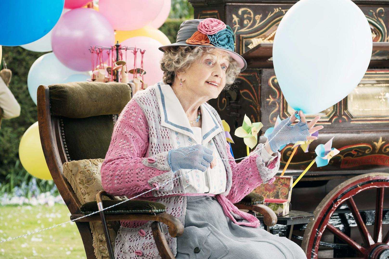 2018 war sie in einer Nebenrolle als Balloon Lady in "Mary Poppins’ Rückkehr" zu sehen.