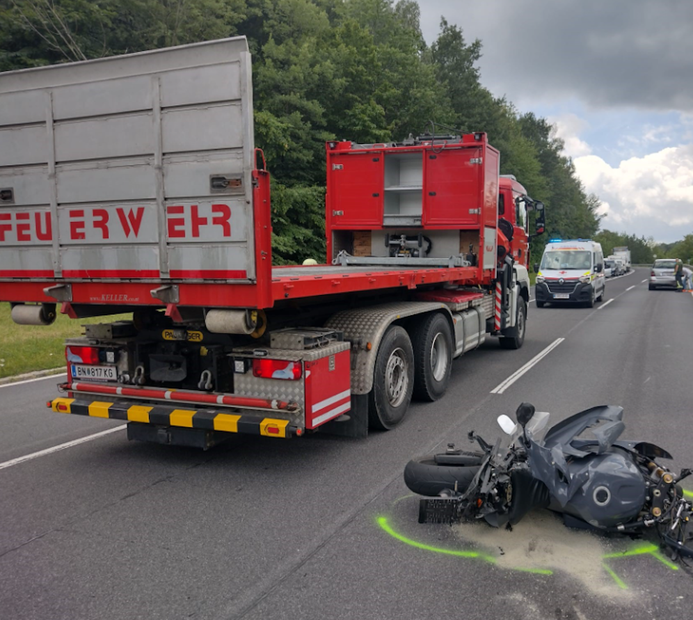 Der Mann wurde per Heli ins Spital gebracht.