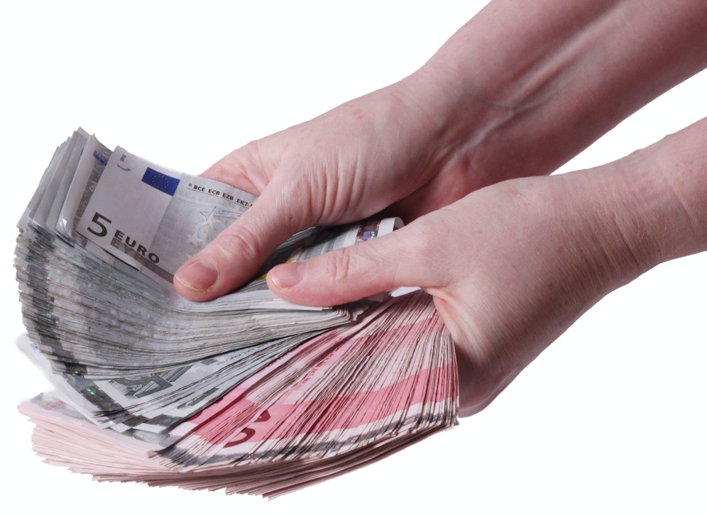 Ein Preisdeckel würde Bürgern viel Geld sparen. Wie viel, das zeigt dir 