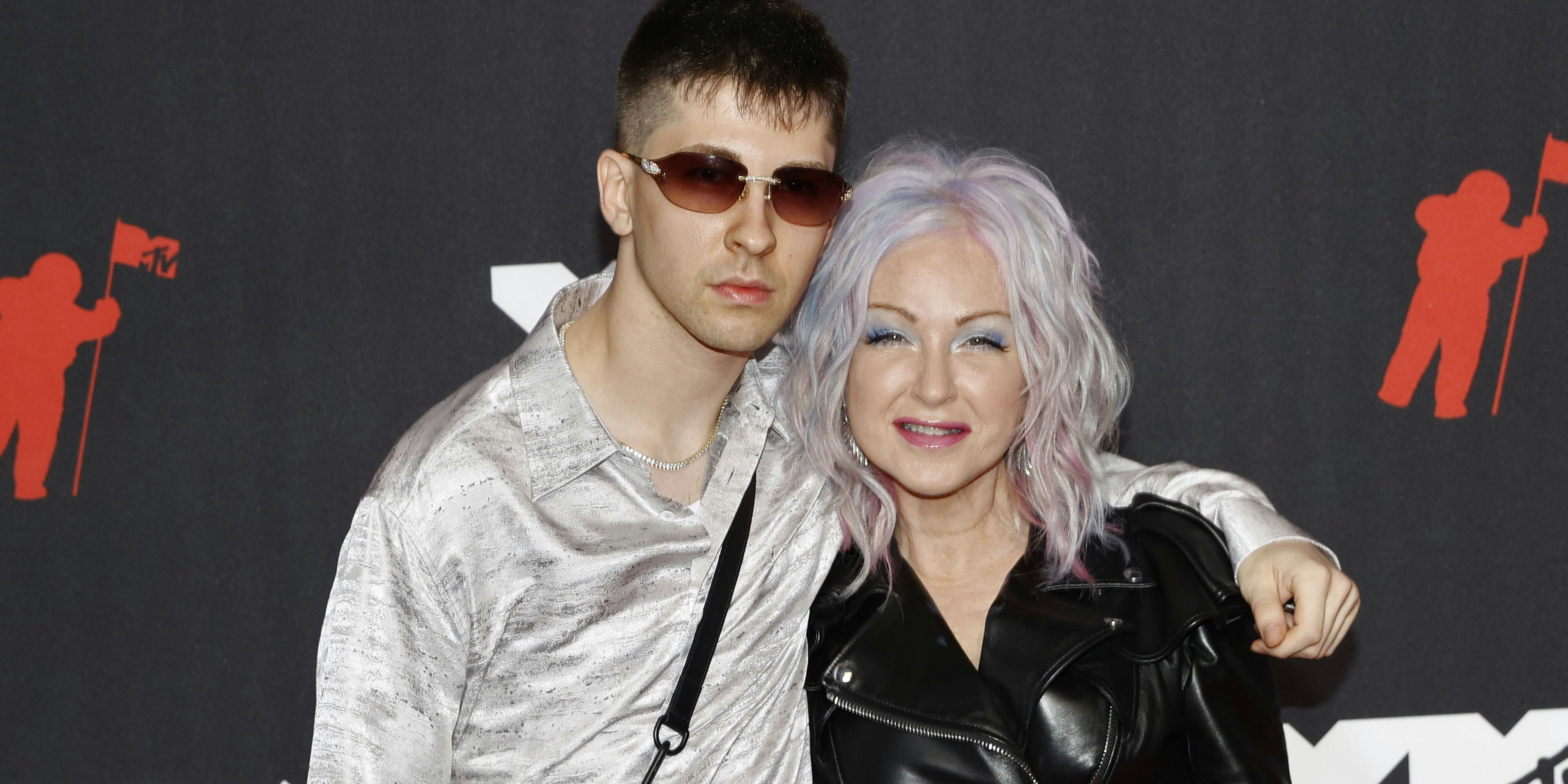 Cyndi Lauper mit ihrem Sohn Declyn Lauper Thornton
