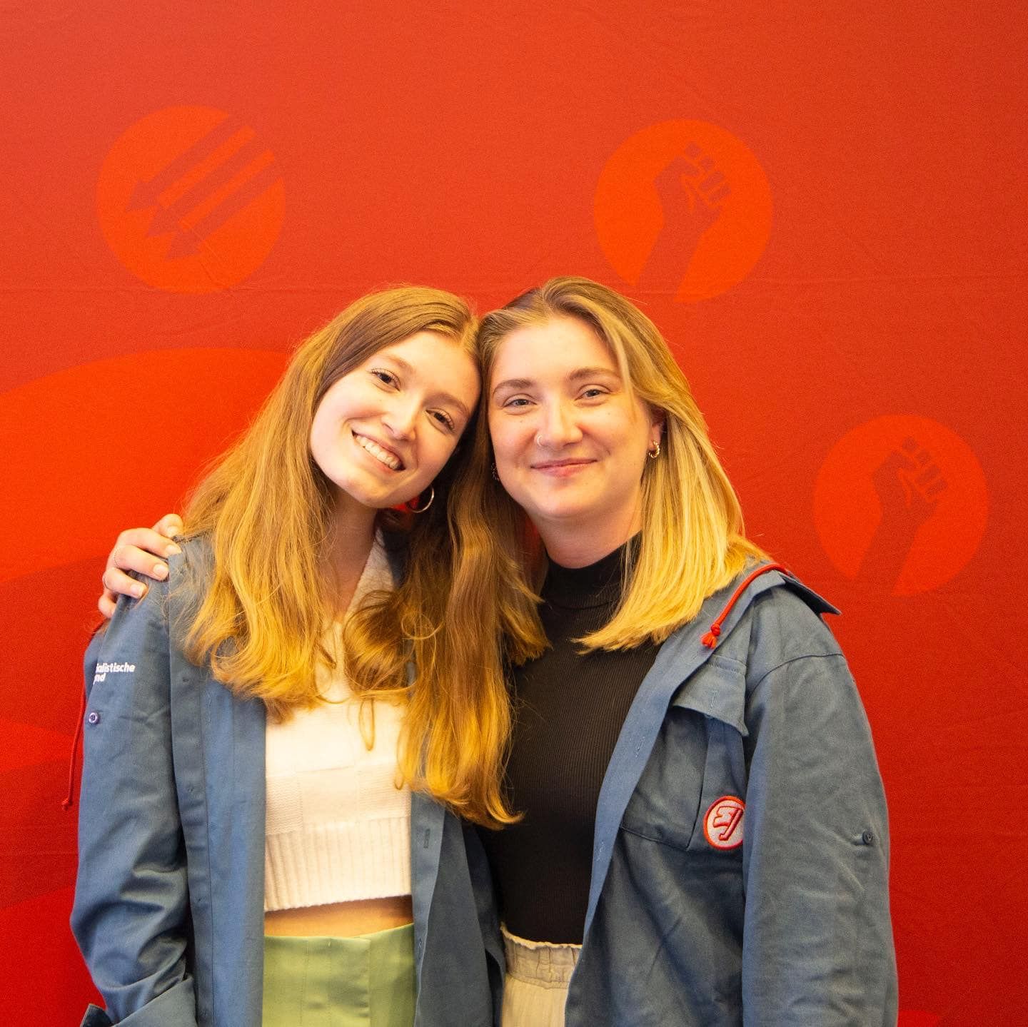 Muthsam (li.) mit Vorgängerin Melanie Zvonik.