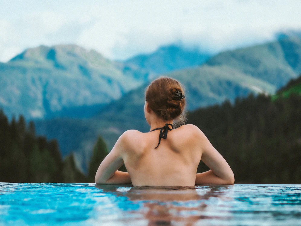 Wer den Pool auffüllt oder die Klimaanlage laufen lässt, könnte beim Preisdeckel schlecht abschneiden.