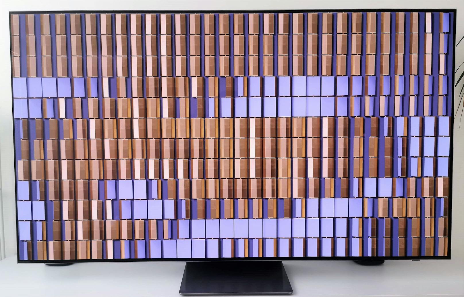 Was im Test des LCD-Fernsehers <a href="https://www.heute.at/s/samsung-qn95b-im-test-bestleistung-zum-bestpreis-100212300">für mächtig Aufsehen gesorgt</a> hatte, will Samsung nun auch im OLED-Segment wiederholen. Im "<em>Heute</em>"-Test liegt dazu der 65 Zoll große OLED-TV S95B vor, der ein QD-OLED-TV ist.