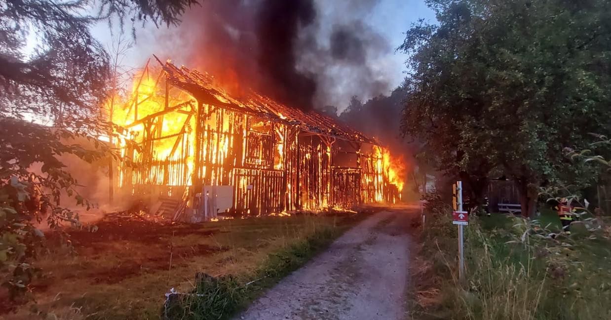In Freistadt brannte ein Schuppen, drei Oldtimer-Traktoren wurden dabei zerstört.