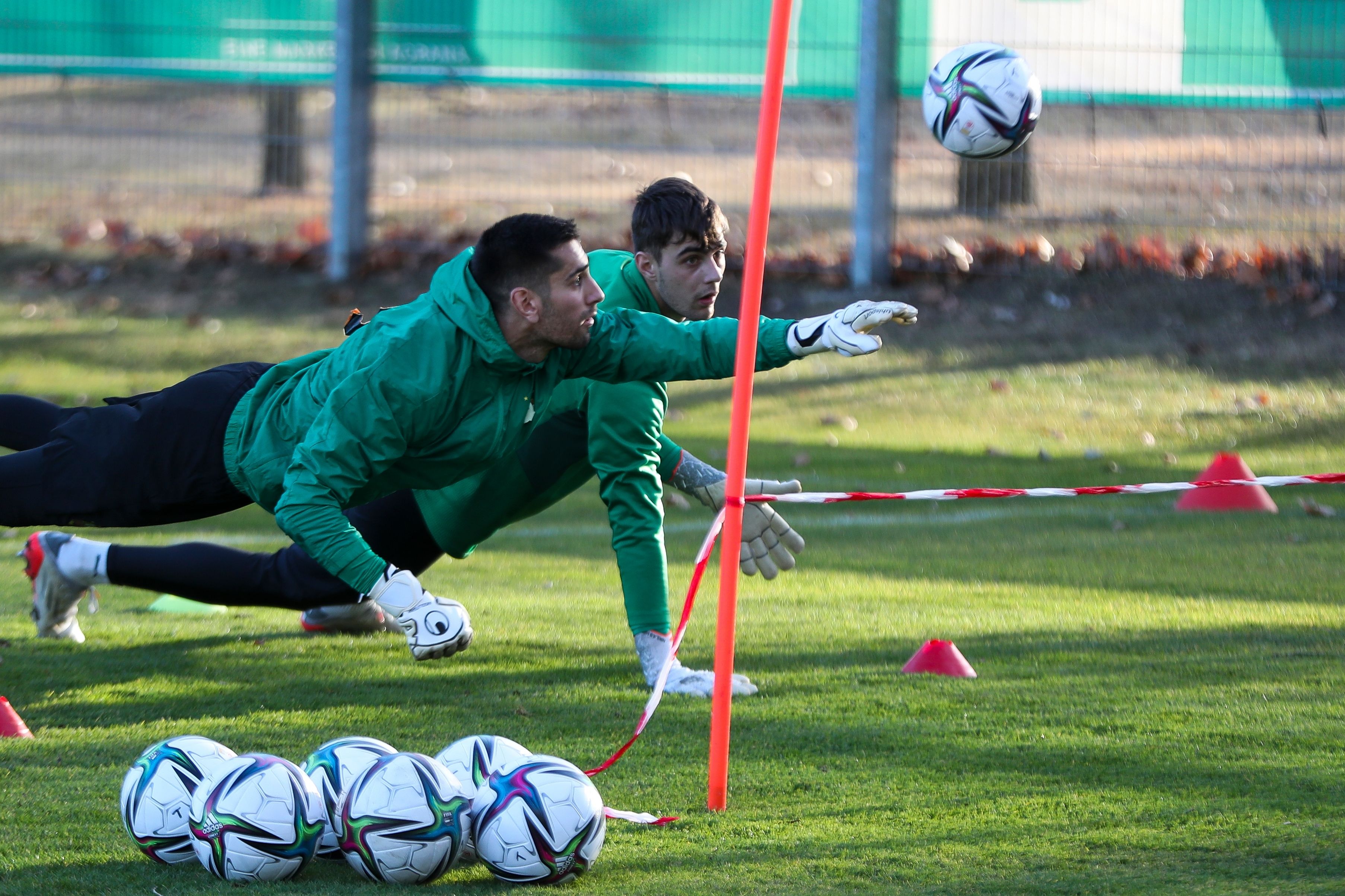Paul Gartler (l.) und Niki Hedl im Duell um den Stammplatz im Rapid-Tor