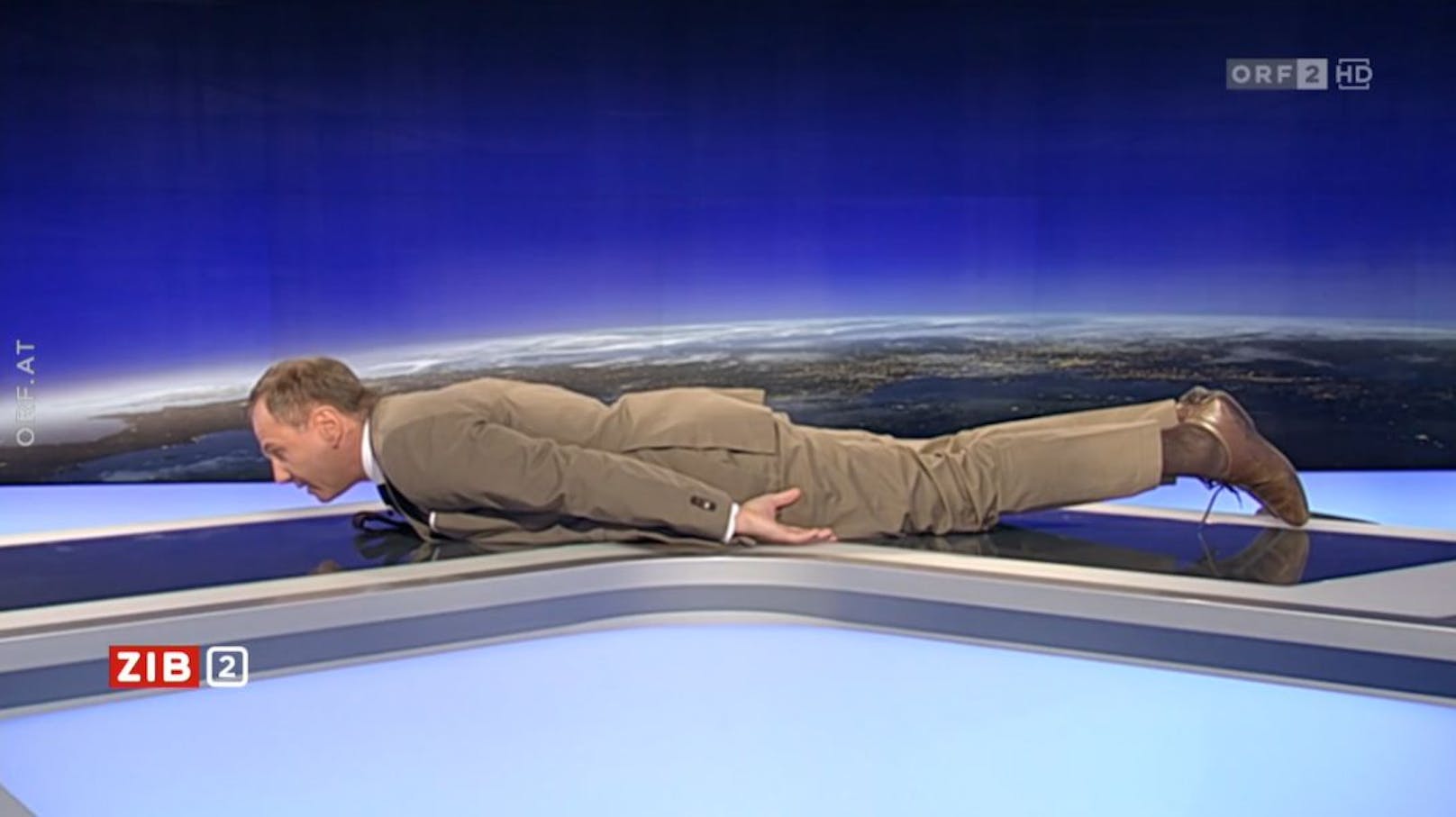 Legendär: 2011 legte sich Armin Wolf selbst im Studio flach, um den "Planking"-Trend zu erklären.