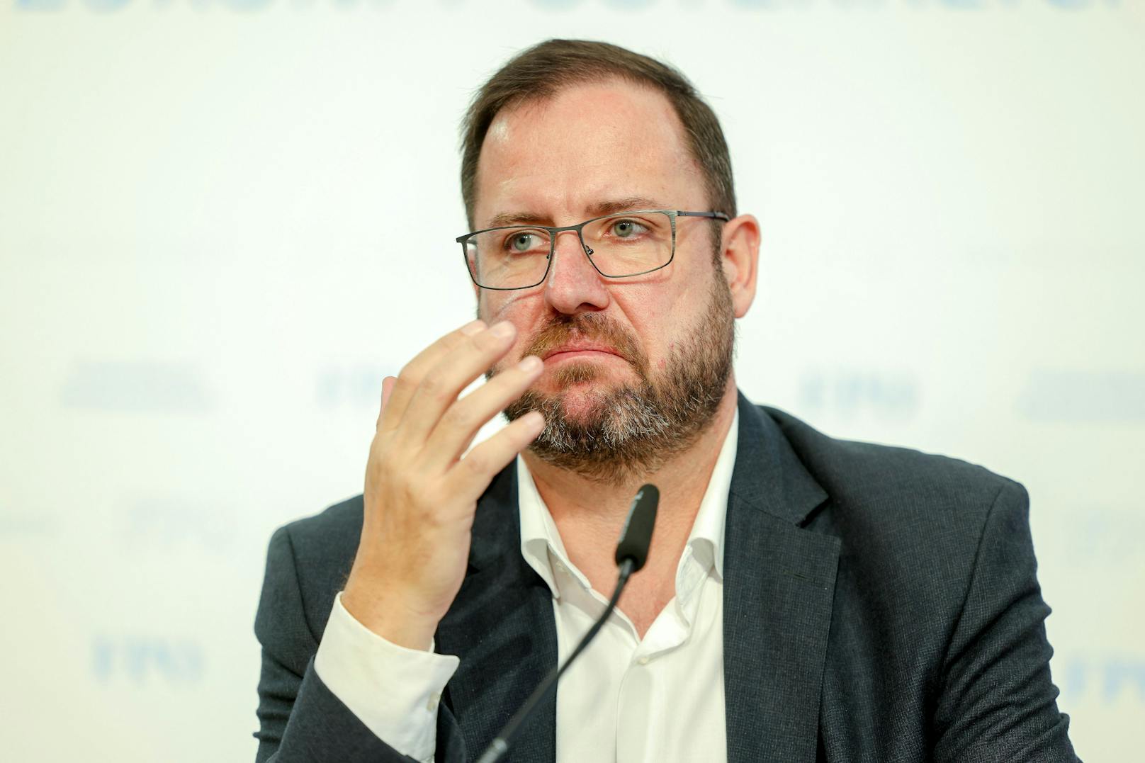 FPÖ-Mediensprecher Christian Hafenecker empfindet das Vorgehen der ÖVP als "realitätsfremd".