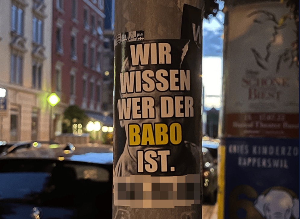 Mit diesem und anderen Aufklebern wirbt der offensichtliche Neo-Nazi Shop.