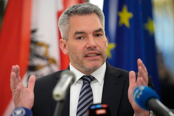 Sagt nun täglich öffentlichkeitswirksam Termine ab: Nehammer