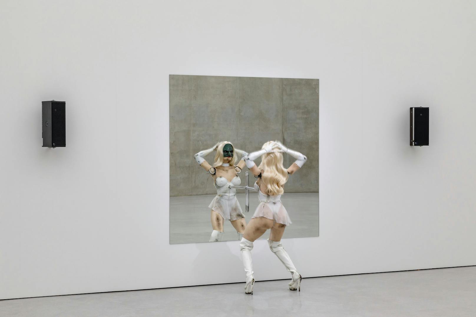 Die Roboter-Frau "<em>Female Figure</em>, 2014" tanzt zu Popmusik im Kunsthaus Bregenz.