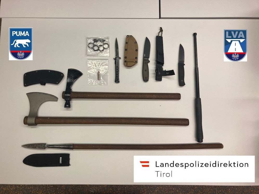 Diese Waffen stellten die Beamten bei dem Verdächtigen sicher.