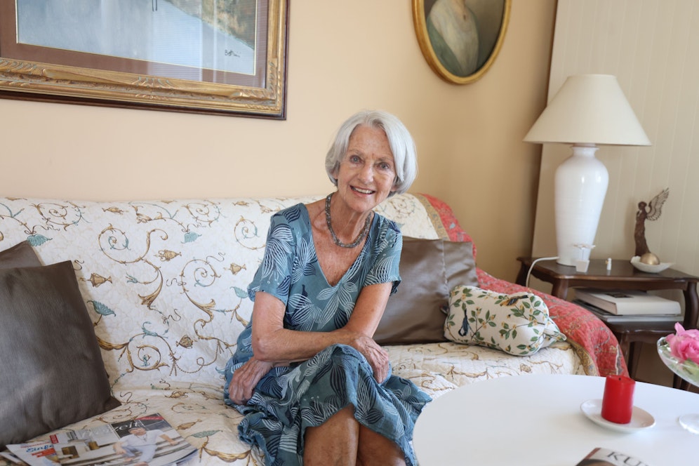 Sissy T. (84) stürzte auf dem Heimweg schwer. Ein junger Mann kam ihr zur Hilfe – nun möchte sich die Pensionistin bedanken.