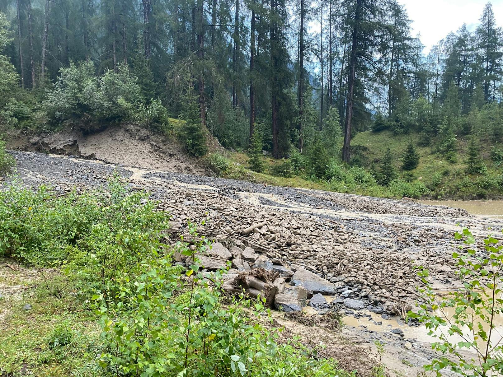 Straßensperre nach nächstem Erdrutsch in Kärnten