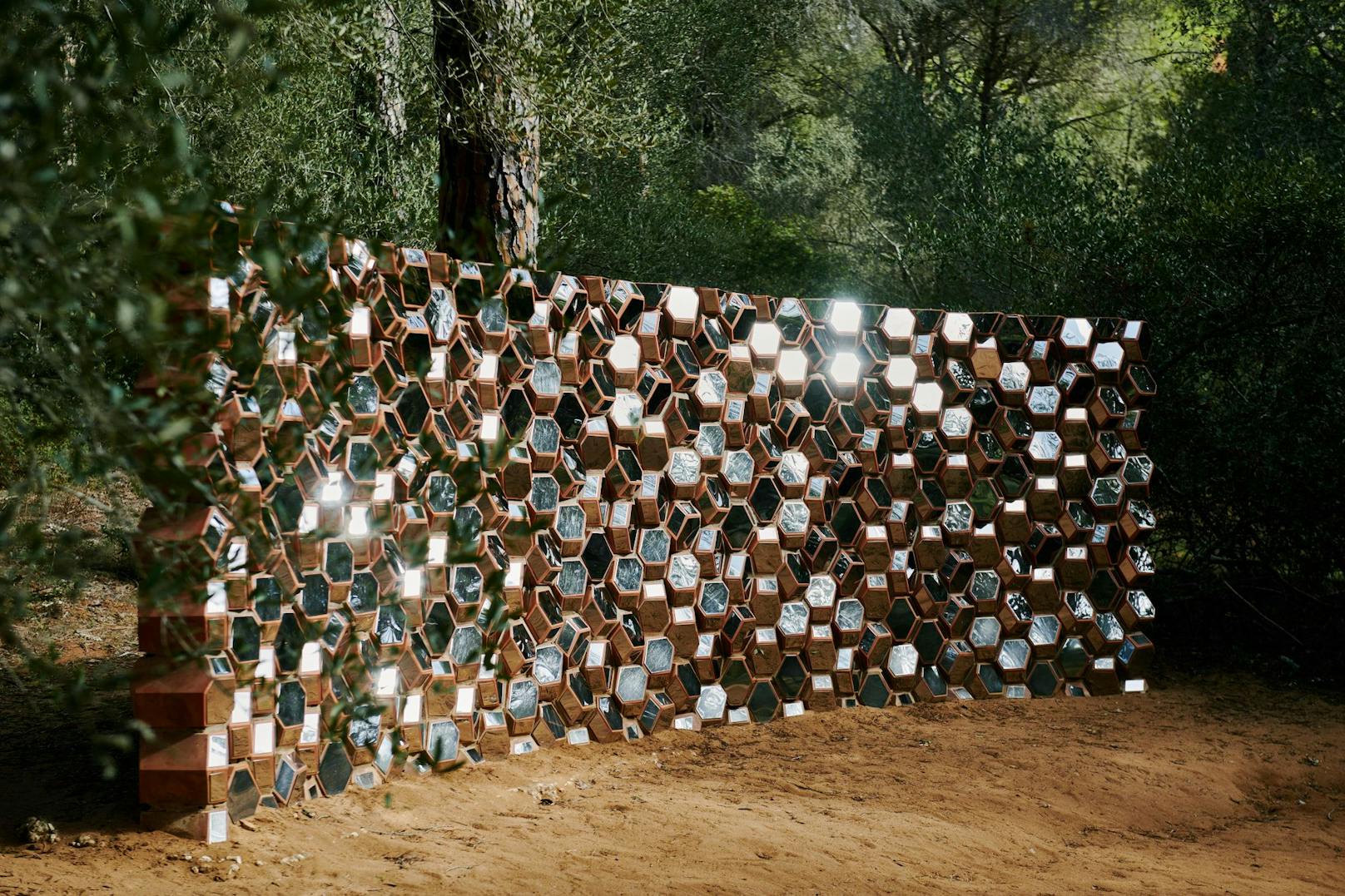 Olafur Eliasson. Quasi Brick Wall, 2002.