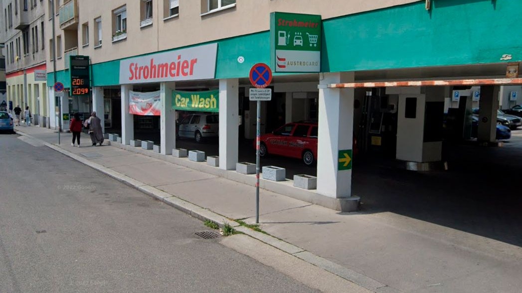 Außenansicht der Diskont-Tankstelle Strohmeier in Wien-Margareten. (Preistafel nicht aktuell)