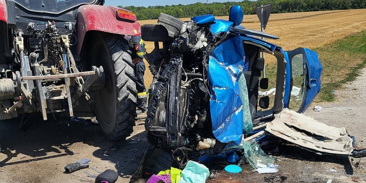 Crash against tractor claims four serious injuries – Lower Austria