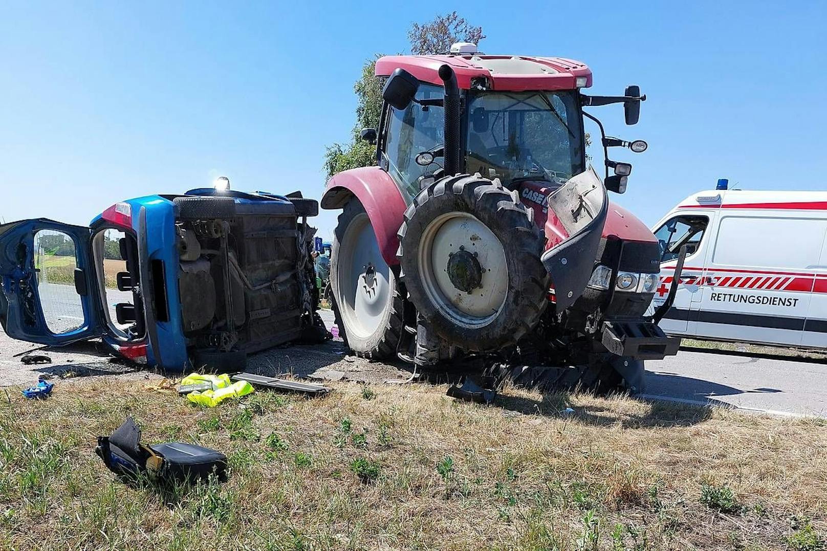 Die vier Pkw-Insassen wurden schwer verletzt. 