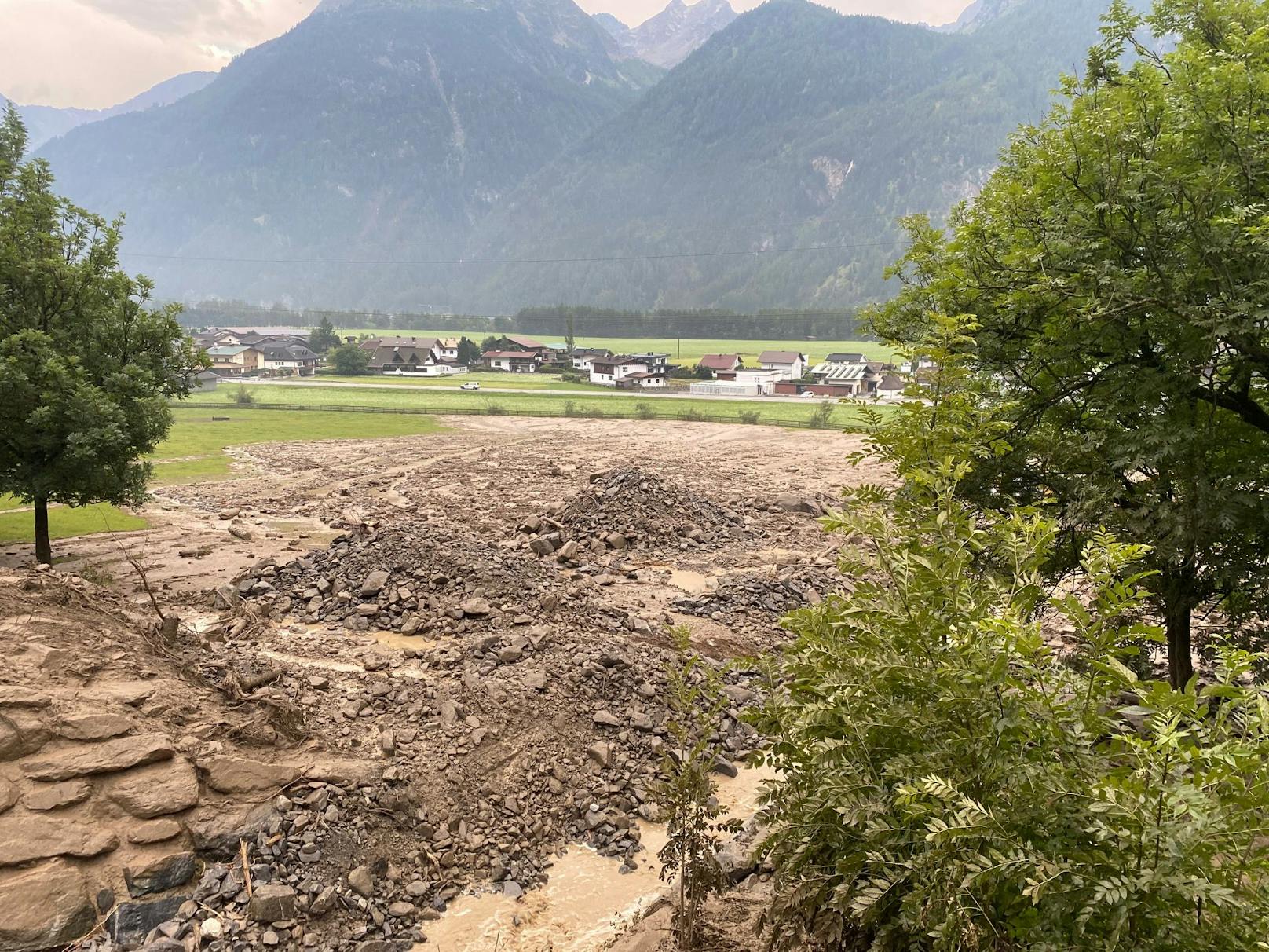 Hagel und Starkregen sorgen für Murenabgang in Tirol
