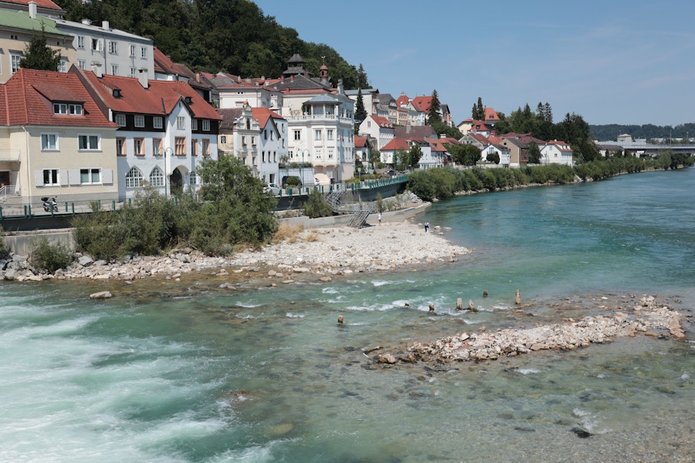 Ein elfjähriges Mädchen drohte in der Enns im Steyrer Stadtgebiet zu ertrinken und wurde gerettet.