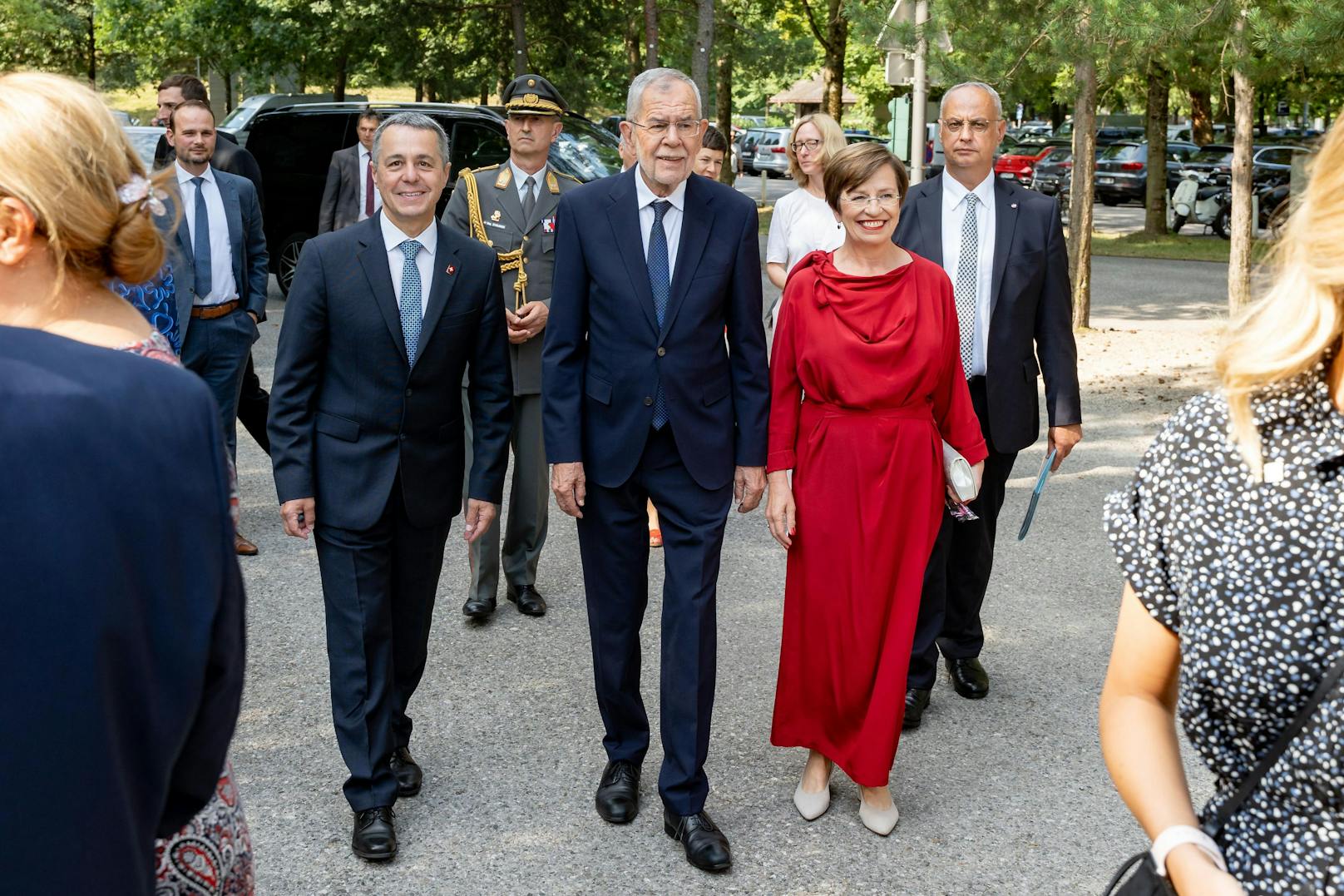 Der Schweizer <strong>Bundespräsident Ignazio Cassi</strong> (l.), Bundespräsident <strong>Van der Bellen</strong> mit Gattin <strong>Doris Schmidauer</strong>.