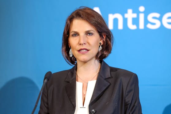Europaministerin Karoline Edtstadler sieht weder Einigkeit, noch Rückhalt bei den Sanktionen bröckeln.