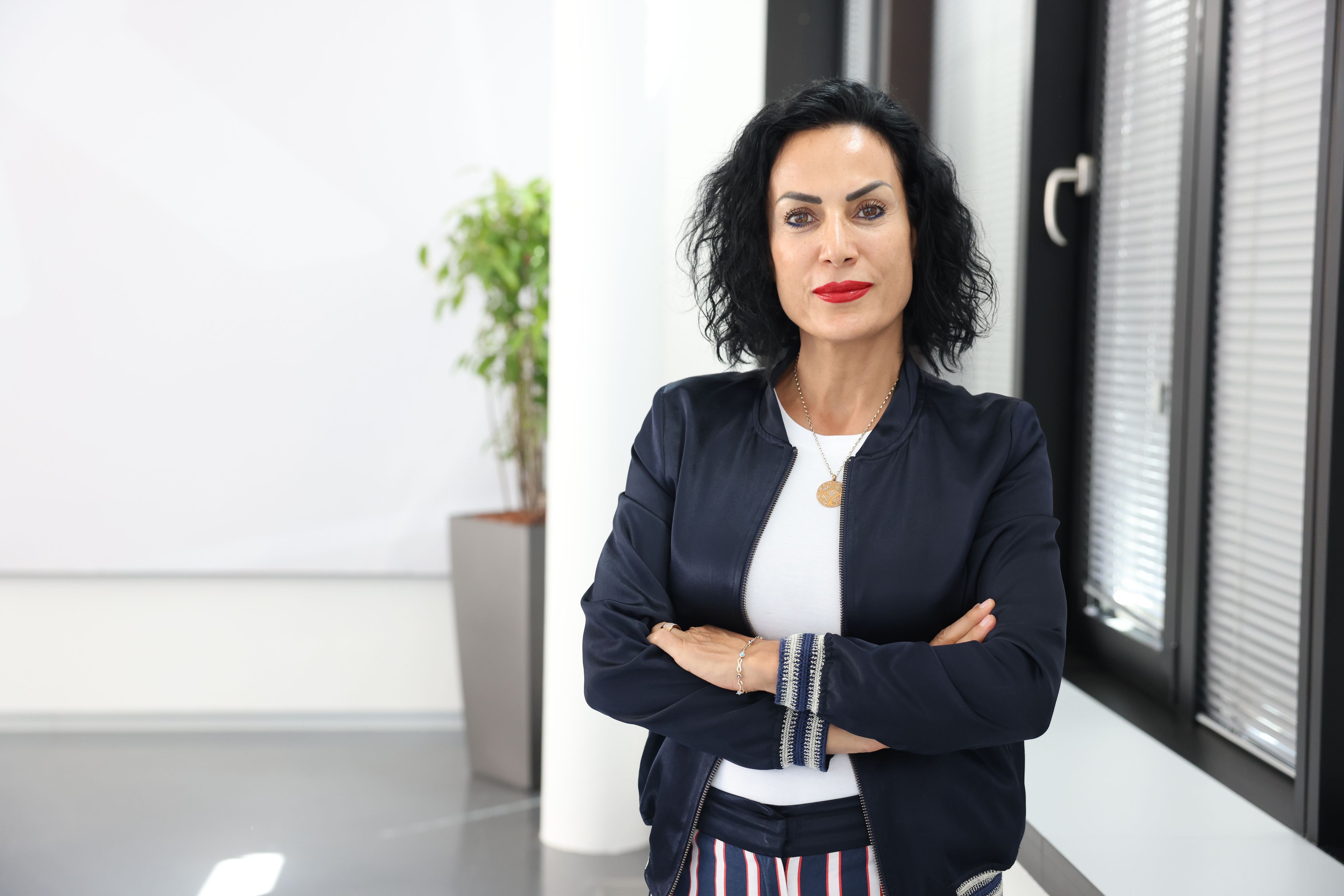 Arbeitsrechtsexpertin Hermin Karout übt Kritik an Ministerin Susanne Raab: "Das Gesetz gehört dringend reformiert!"