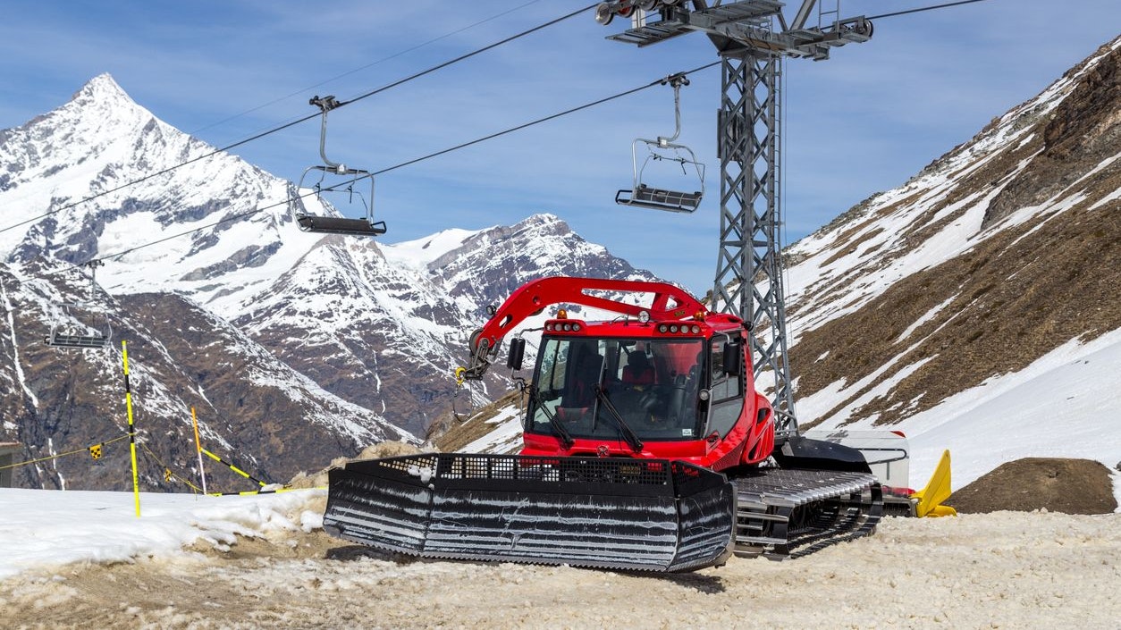 Die Männer verloren die Kontrolle über den Pistenbully.
