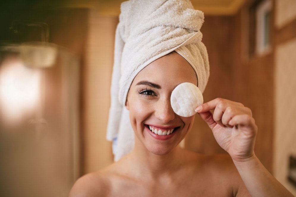 Das Entfernen deines Make-Ups darf ein oder zweimal vergessen werden. Wiederholst du allerdings diesen Fehler leidet deine Haut.