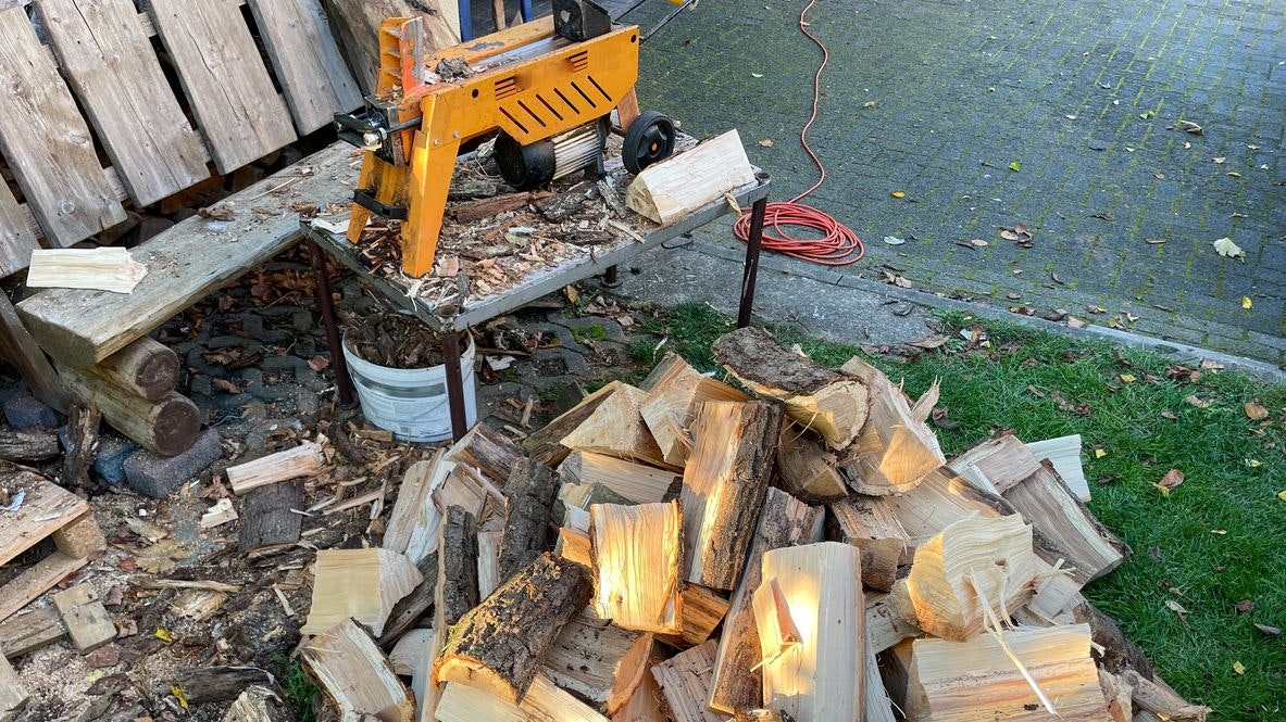 Der Unfall ereignete sich mit einem Holzspaltgerät in Kärnten.