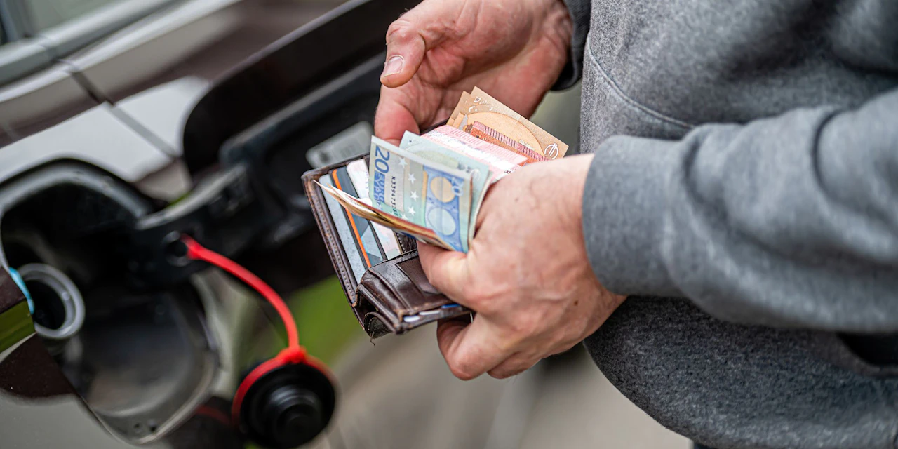 Mann geht in Pension, tankt weiter auf Firmenkosten - Vimarsana News