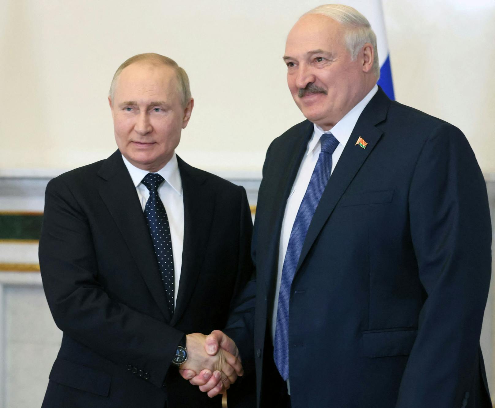 Wladimir Putin und Alexander Lukaschenko gelten als enge Vertraute. Bild vom 25. Juni 2022.
