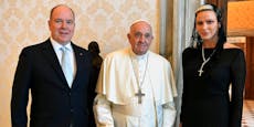 Unerwartet – das machte Charlène bei Treffen mit Papst