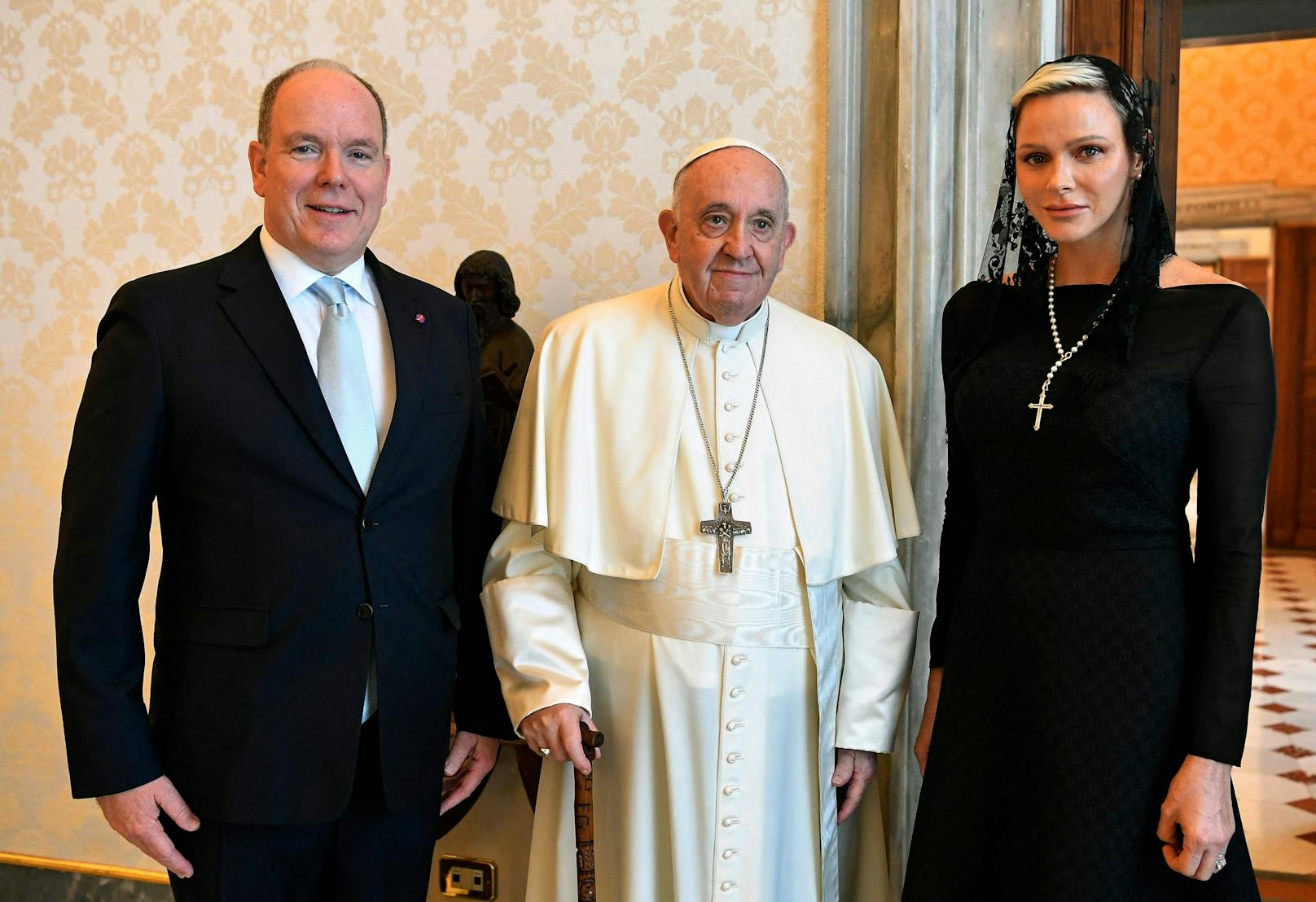 Unerwartet – das machte Charlène bei Treffen mit Papst