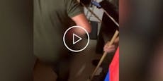 Grausames Video zeigt, wie Jäger Babyfuchs tottritt