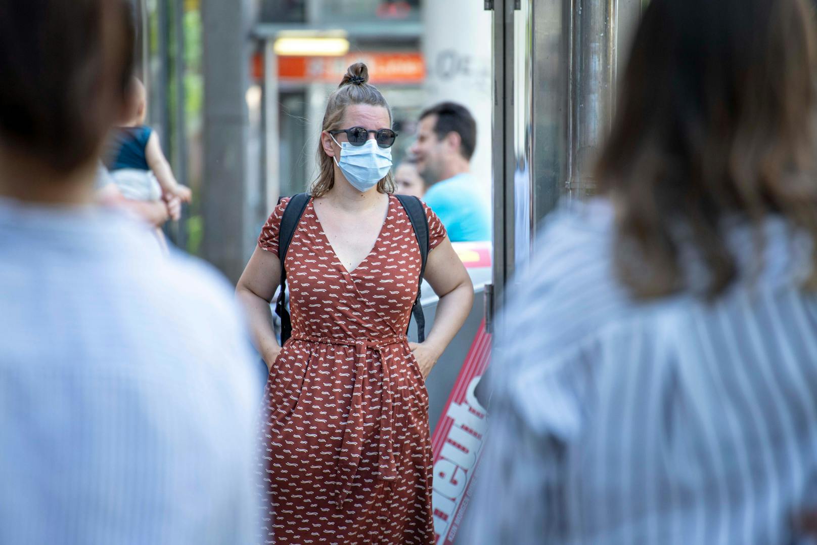 Mund-Nasen-Schutz reicht nicht: Für Infizierte soll FFP2-Pflicht auch im Freien gelten, solange andere Menschen in der Nähe sind.