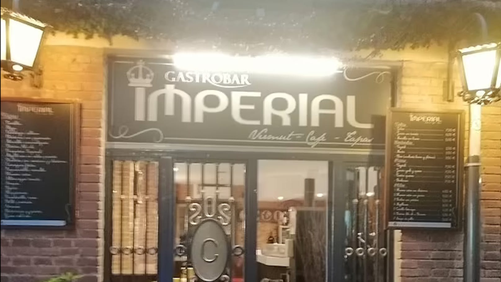 Bei dem Lokal handelt es sich um die "Imperial Bar" in Zamora.