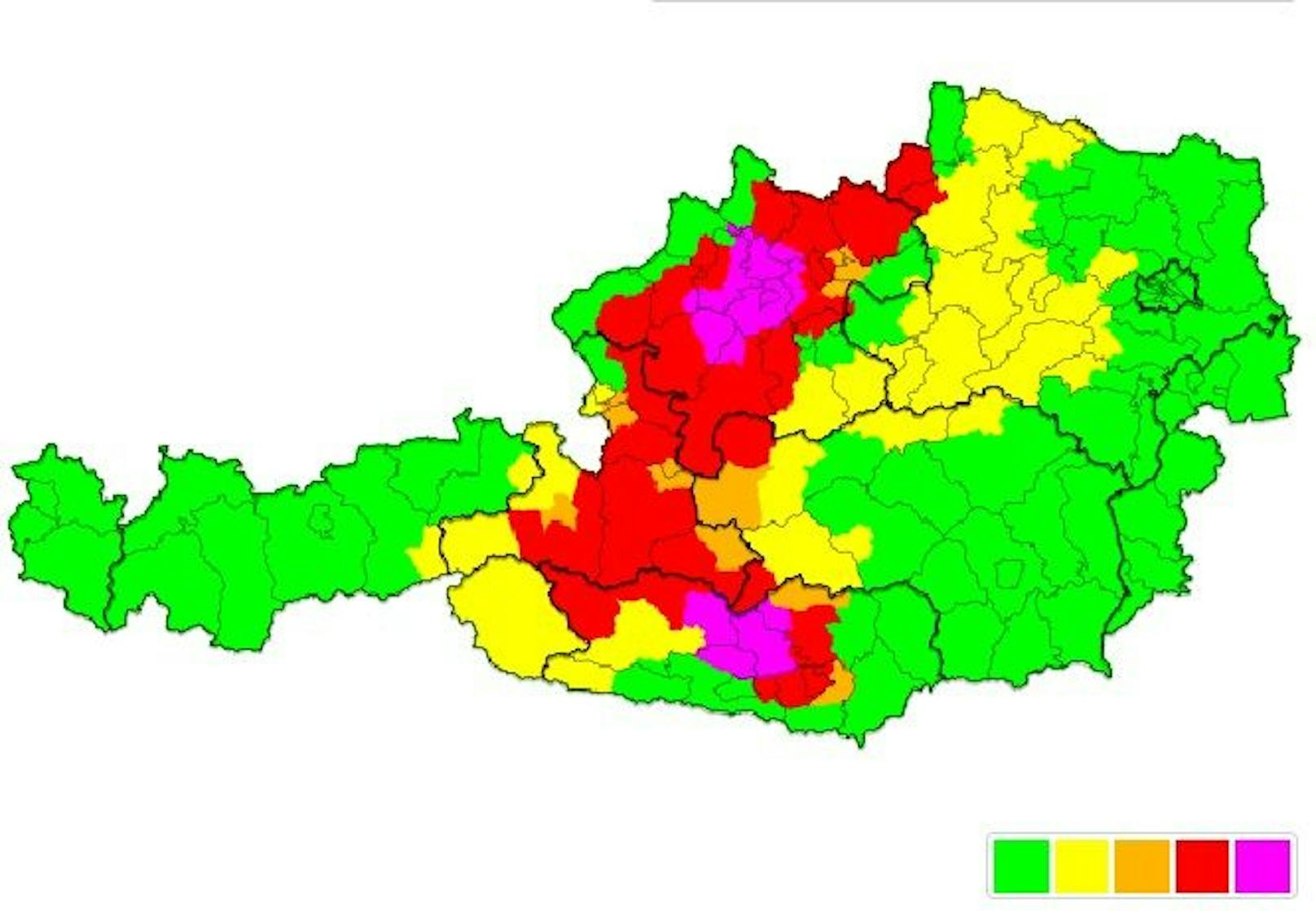 Die Unwetter-Zange nimmt das Zentrum Österreichs in die Mangel.