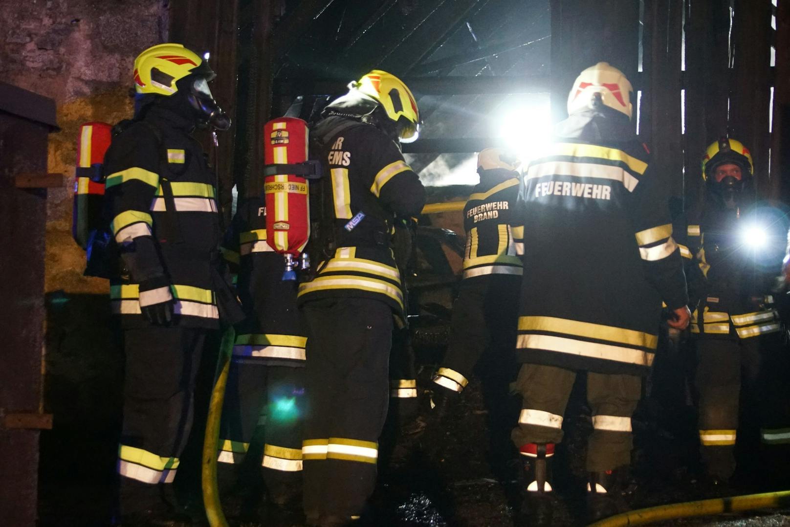 160 Feuerwehrleute bekämpften Scheunenbrand