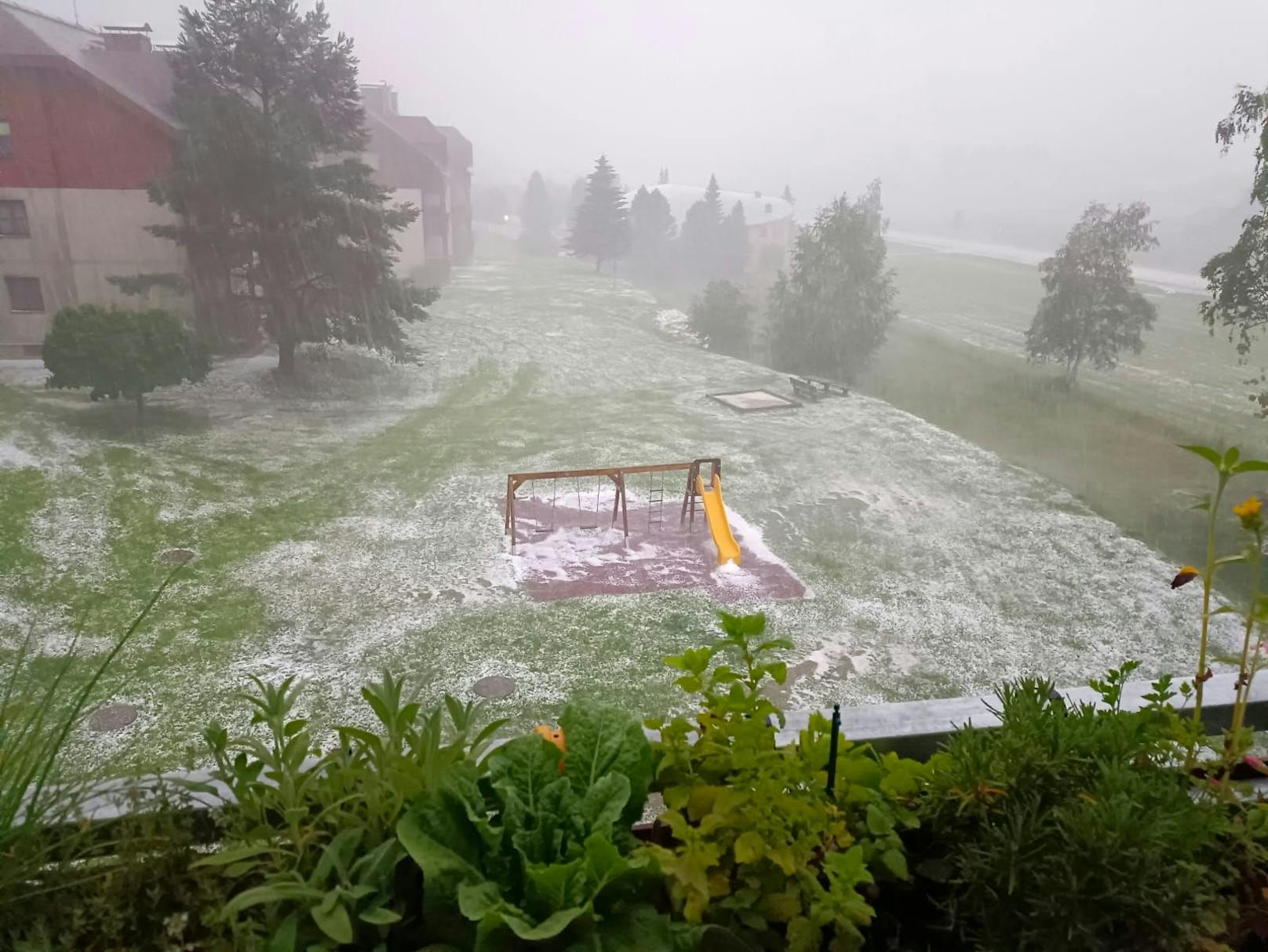 In Kärnten ging auch ein regelrechter Hagelsturm nieder.